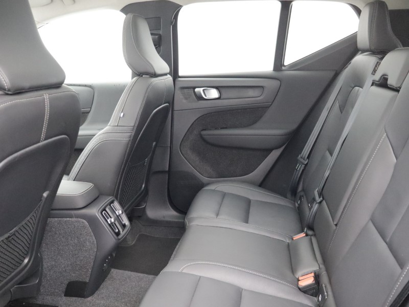 2025 (75) VOLVO XC40 2.0 B4P Ultra Dark 5dr Auto 5648688