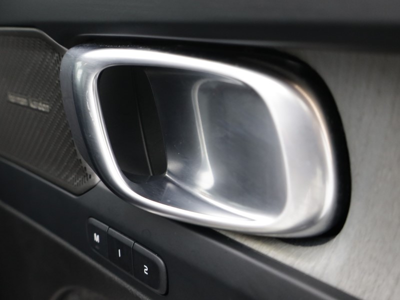 2025 (75) VOLVO XC40 2.0 B4P Ultra Dark 5dr Auto 5648694