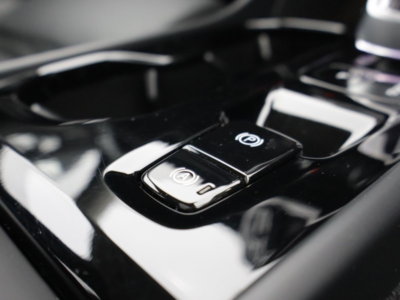 2025 (75) VOLVO XC40 2.0 B4P Ultra Dark 5dr Auto 5648725