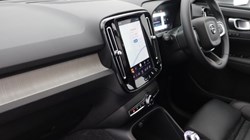 2025 (75) VOLVO XC40 2.0 B4P Ultra Dark 5dr Auto 5648704