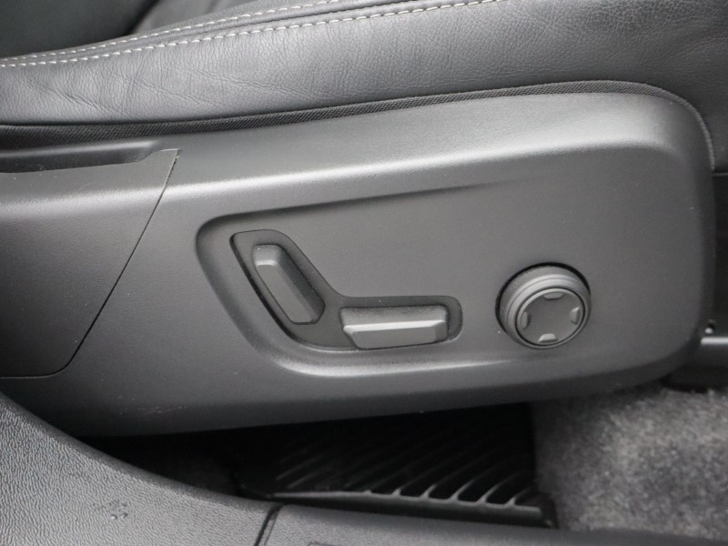 2025 (75) VOLVO XC40 2.0 B4P Ultra Dark 5dr Auto 5648697