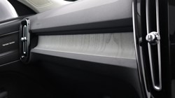 2025 (75) VOLVO XC40 2.0 B4P Ultra Dark 5dr Auto 5648726