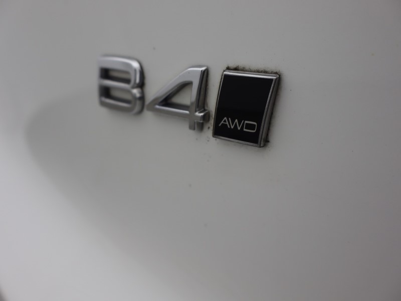 2023 (23) VOLVO XC40 2.0 B4P Plus Dark 5dr AWD Auto 5623092