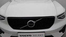 2023 (23) VOLVO XC40 2.0 B4P Plus Dark 5dr AWD Auto 5623086