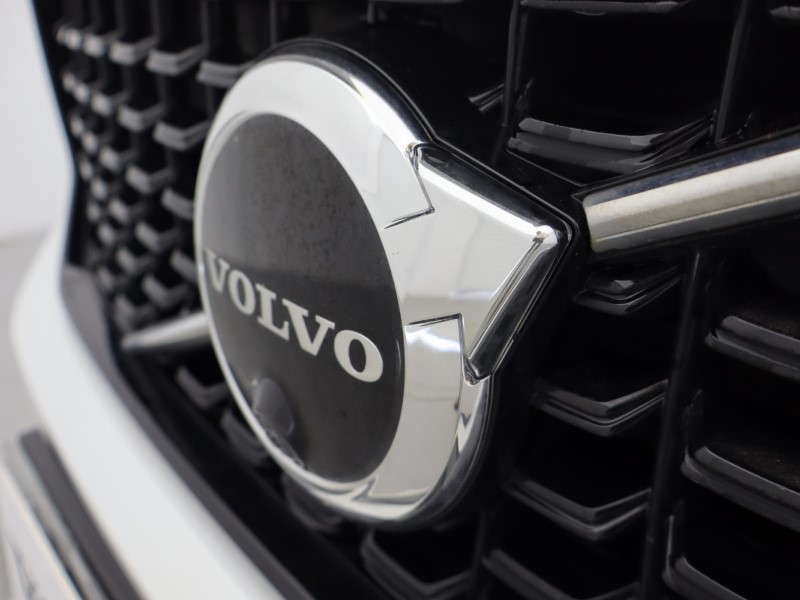 2023 (23) VOLVO XC40 2.0 B4P Plus Dark 5dr AWD Auto 5623085