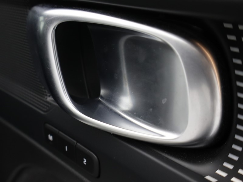 2023 (23) VOLVO XC40 2.0 B4P Plus Dark 5dr AWD Auto 5623104
