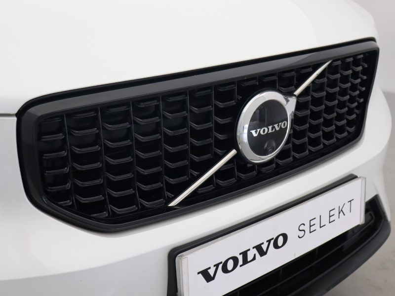 2023 (23) VOLVO XC40 2.0 B4P Plus Dark 5dr AWD Auto 5623083