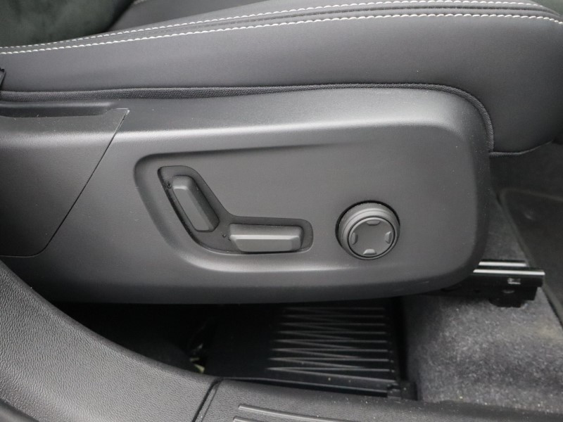 2023 (23) VOLVO XC40 2.0 B4P Plus Dark 5dr AWD Auto 5623108
