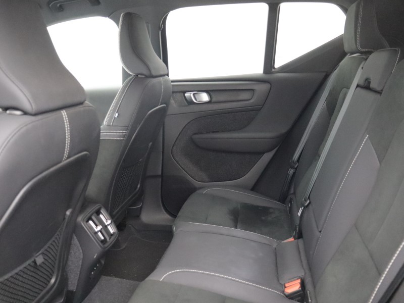 2023 (23) VOLVO XC40 2.0 B4P Plus Dark 5dr AWD Auto 5623098