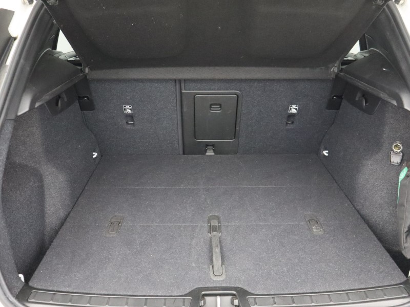 2023 (23) VOLVO XC40 2.0 B4P Plus Dark 5dr AWD Auto 5623093