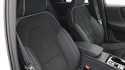2023 (23) VOLVO XC40 2.0 B4P Plus Dark 5dr AWD Auto 5623110