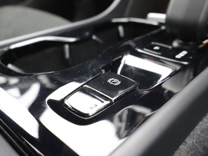 2023 (23) VOLVO XC40 2.0 B4P Plus Dark 5dr AWD Auto 5623126