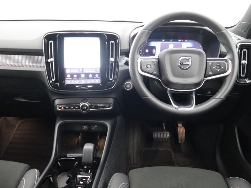 2023 (23) VOLVO XC40 2.0 B4P Plus Dark 5dr AWD Auto 5623099