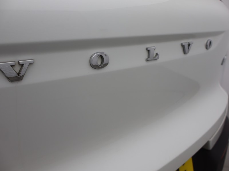 2023 (23) VOLVO XC40 2.0 B4P Plus Dark 5dr AWD Auto 5623091