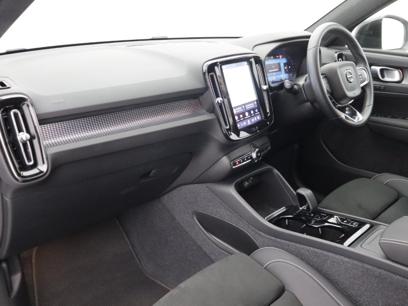 2023 (23) VOLVO XC40 2.0 B4P Plus Dark 5dr AWD Auto 5623112