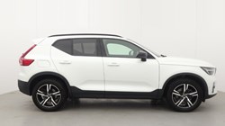 2023 (23) VOLVO XC40 2.0 B4P Plus Dark 5dr AWD Auto 5623079