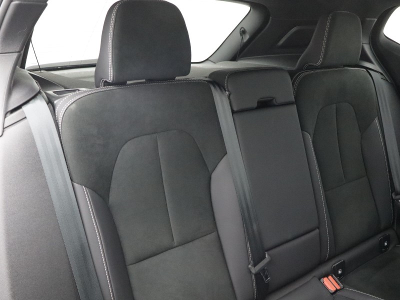 2023 (23) VOLVO XC40 2.0 B4P Plus Dark 5dr AWD Auto 5623133