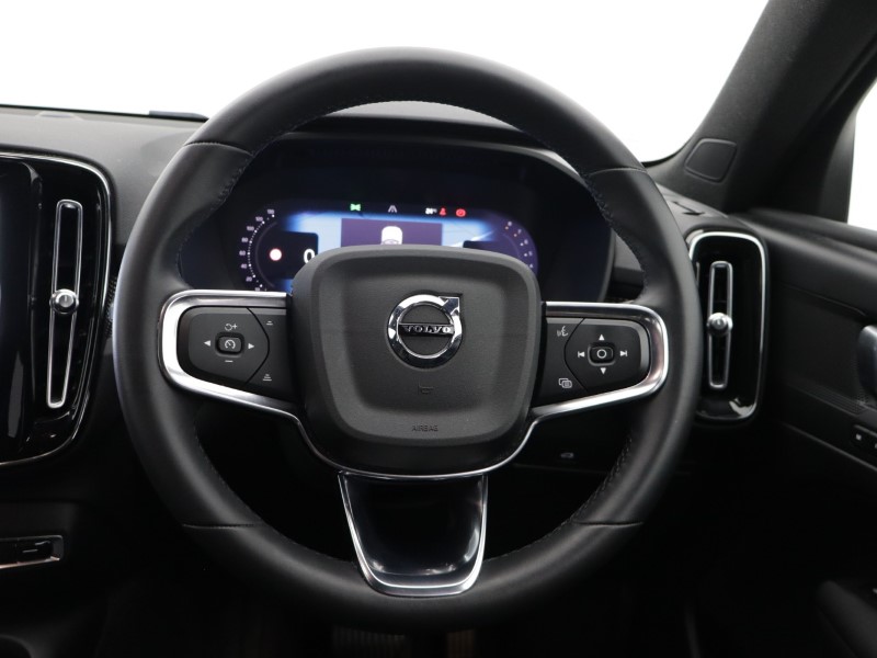2023 (23) VOLVO XC40 2.0 B4P Plus Dark 5dr AWD Auto 5623100