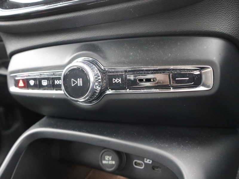2023 (23) VOLVO XC40 2.0 B4P Plus Dark 5dr AWD Auto 5623124