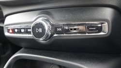 2023 (23) VOLVO XC40 2.0 B4P Plus Dark 5dr AWD Auto 5623124