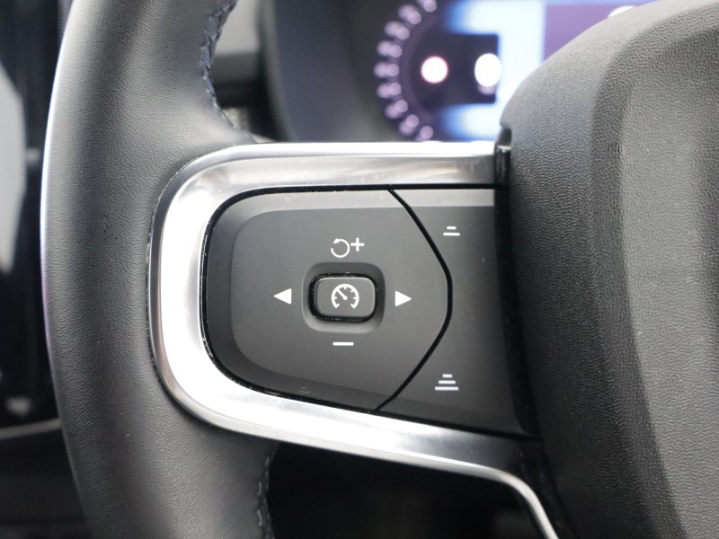 2023 (23) VOLVO XC40 2.0 B4P Plus Dark 5dr AWD Auto 5623114