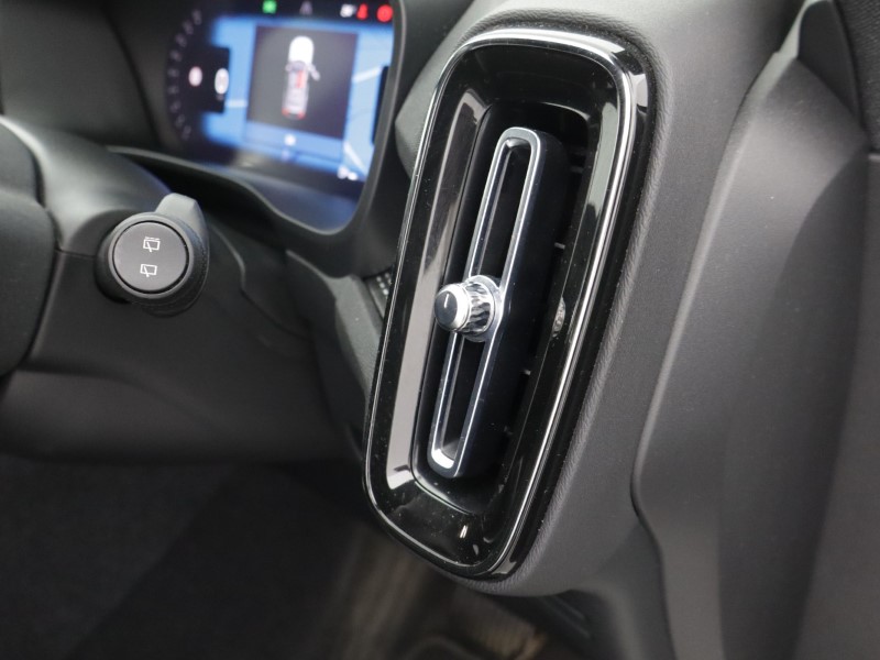 2023 (23) VOLVO XC40 2.0 B4P Plus Dark 5dr AWD Auto 5623106