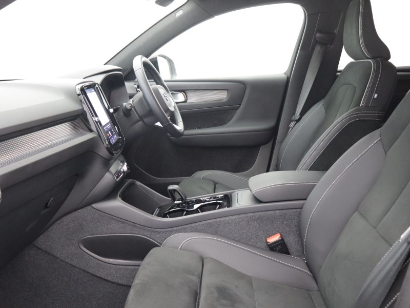 2023 (23) VOLVO XC40 2.0 B4P Plus Dark 5dr AWD Auto 5623097