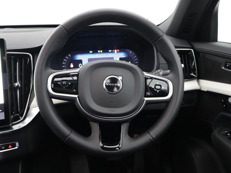 2025 (25) VOLVO XC90 2.0 B5P Plus Dark 5dr AWD Geartronic 5636429