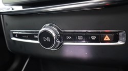 2025 (25) VOLVO XC90 2.0 B5P Plus Dark 5dr AWD Geartronic 5636441