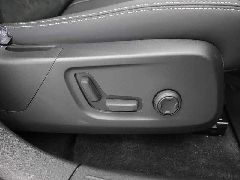 2023 (23) VOLVO C40 170kW Recharge Ultimate 69kWh 5dr Auto 5665855