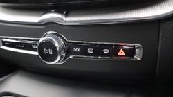 2021 (21) VOLVO XC60 2.0 B5P R DESIGN 5dr Geartronic 5620641