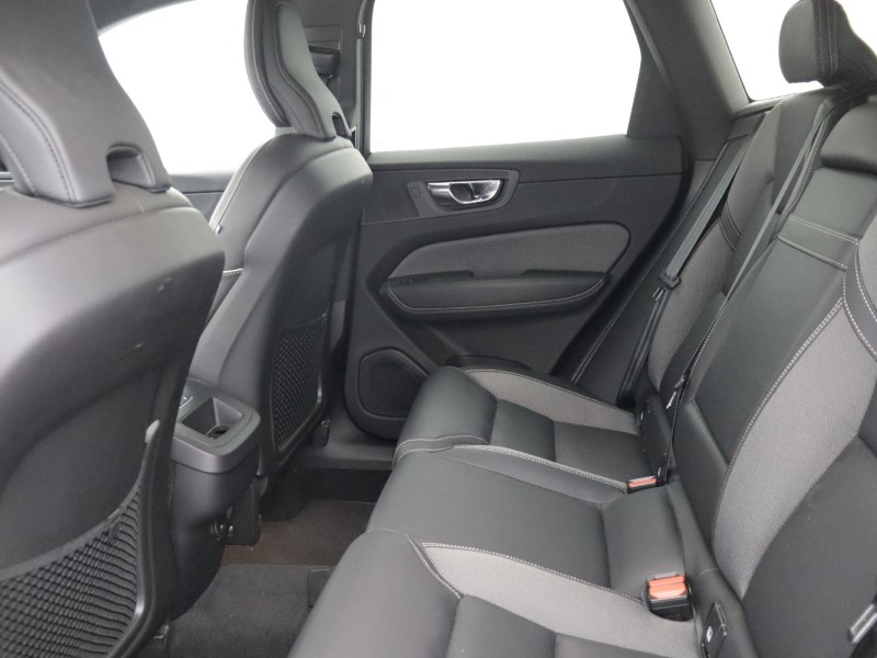 2021 (21) VOLVO XC60 2.0 B5P R DESIGN 5dr Geartronic 5620610