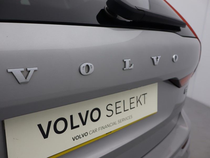 2021 (21) VOLVO XC60 2.0 B5P R DESIGN 5dr Geartronic 5620601