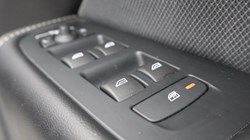 2021 (21) VOLVO XC60 2.0 B5P R DESIGN 5dr Geartronic 5620613