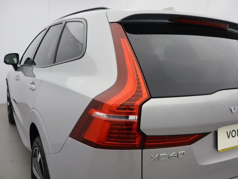 2021 (21) VOLVO XC60 2.0 B5P R DESIGN 5dr Geartronic 5620600