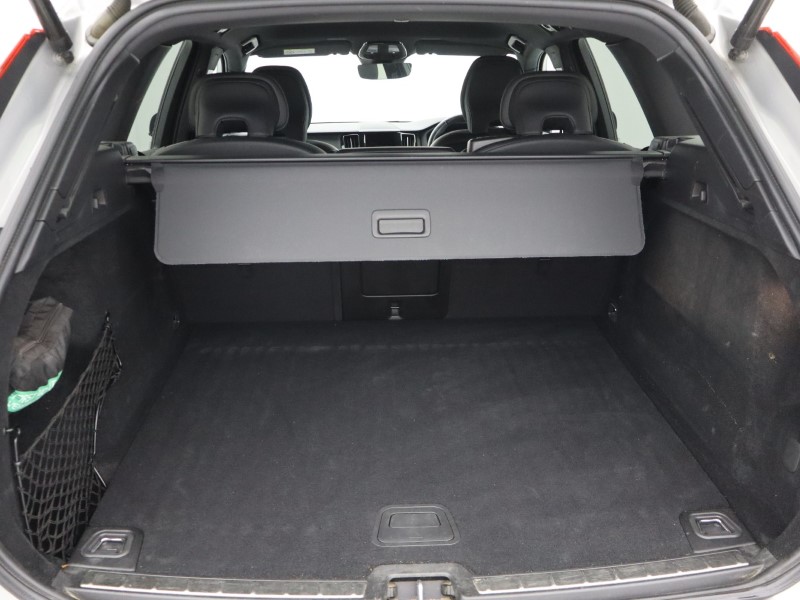 2021 (21) VOLVO XC60 2.0 B5P R DESIGN 5dr Geartronic 5620603