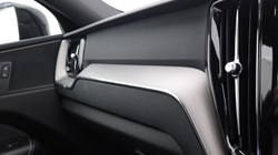 2021 (21) VOLVO XC60 2.0 B5P R DESIGN 5dr Geartronic 5620644