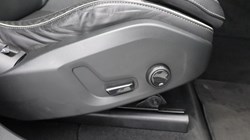 2021 (21) VOLVO XC60 2.0 B5P R DESIGN 5dr Geartronic 5620617
