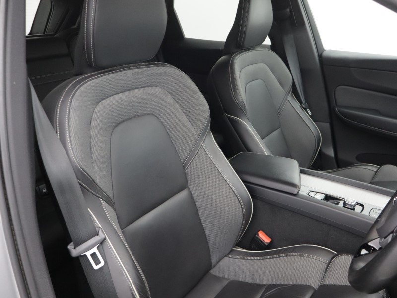 2021 (21) VOLVO XC60 2.0 B5P R DESIGN 5dr Geartronic 5620619