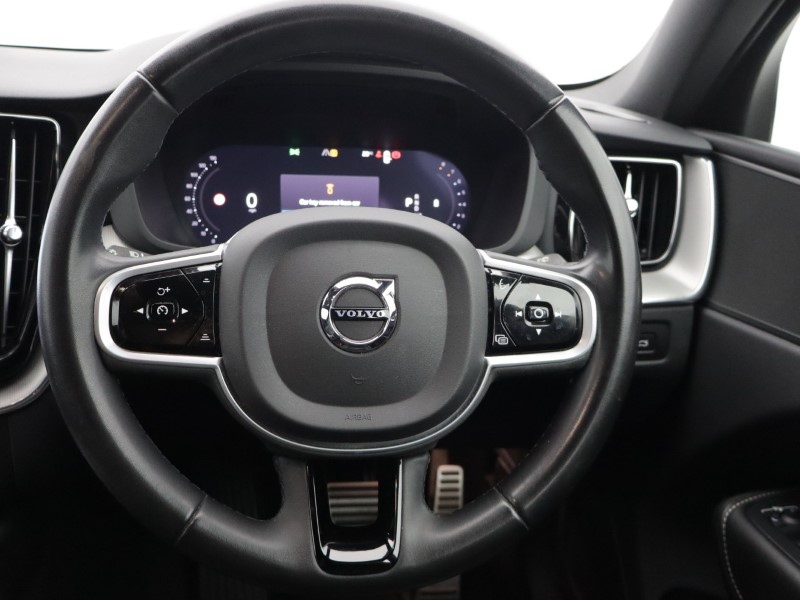 2021 (21) VOLVO XC60 2.0 B5P R DESIGN 5dr Geartronic 5620629