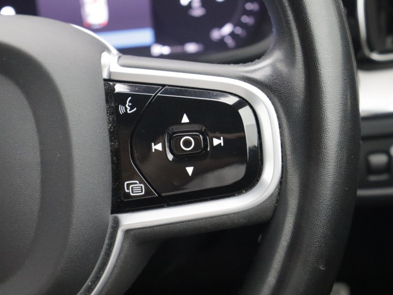 2021 (21) VOLVO XC60 2.0 B5P R DESIGN 5dr Geartronic 5620633