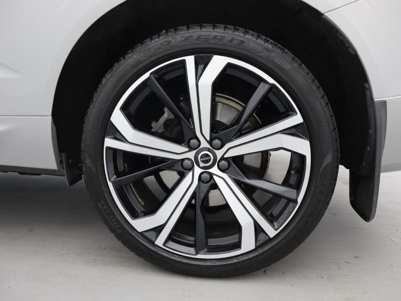 2021 (21) VOLVO XC60 2.0 B5P R DESIGN 5dr Geartronic 5620607