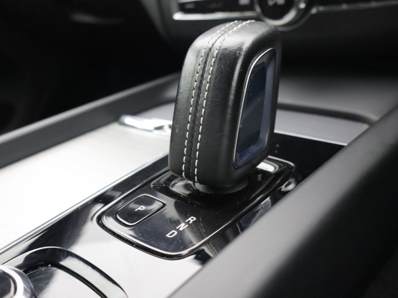 2021 (21) VOLVO XC60 2.0 B5P R DESIGN 5dr Geartronic 5620642