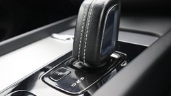 2021 (21) VOLVO XC60 2.0 B5P R DESIGN 5dr Geartronic 5620642