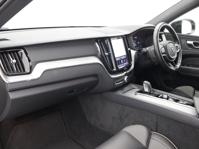 2021 (21) VOLVO XC60 2.0 B5P R DESIGN 5dr Geartronic 5620621