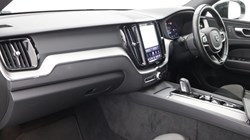 2021 (21) VOLVO XC60 2.0 B5P R DESIGN 5dr Geartronic 5620621