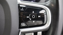 2021 (21) VOLVO XC60 2.0 B5P R DESIGN 5dr Geartronic 5620631