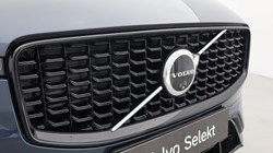 2025 (74) VOLVO XC60 2.0 B5P Plus Dark 5dr AWD Geartronic 5657363