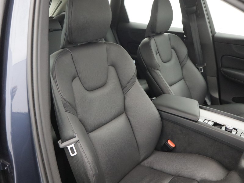 2025 (74) VOLVO XC60 2.0 B5P Plus Dark 5dr AWD Geartronic 5657389