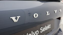 2025 (74) VOLVO XC60 2.0 B5P Plus Dark 5dr AWD Geartronic 5657369
